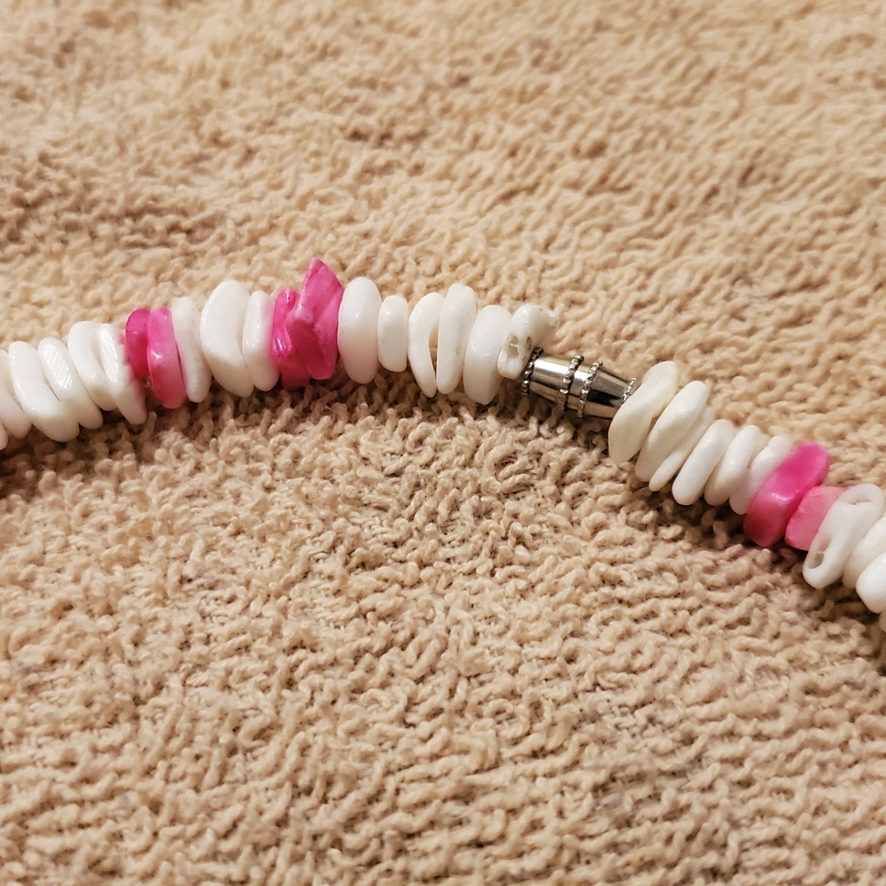 Pucu shell neclace - Picture 4 of 11